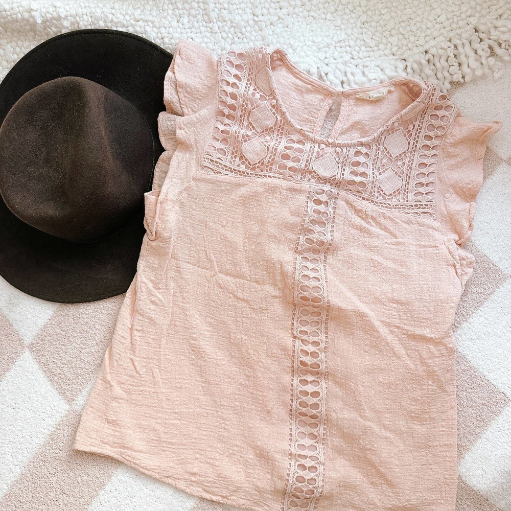 Reborn J size S light pink top with lace pattern and cap sleeves